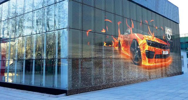 小间距LED显示屏和大间距LED显示器有哪些优势?